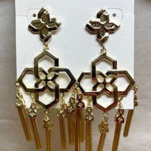 Kendra Scott EUC Rare and HTF Lara earrings in Gold